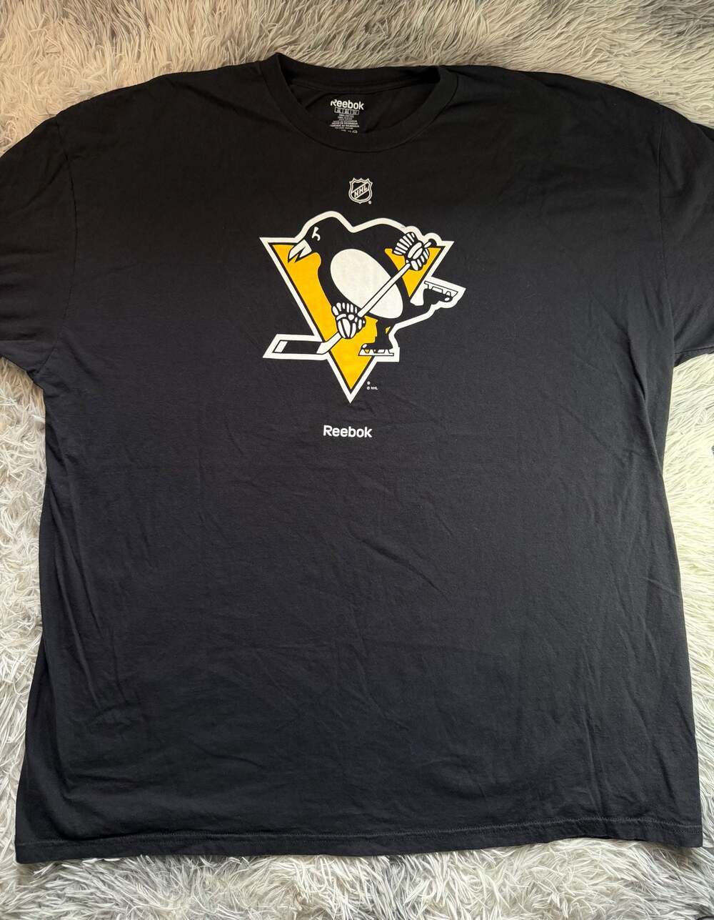 Reebok Pittsburgh Penguins NHL Logo Graphic Black T-Shirt (Size 3XL)
